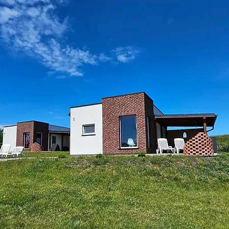 Nad Jeziorem 2 Holiday home *